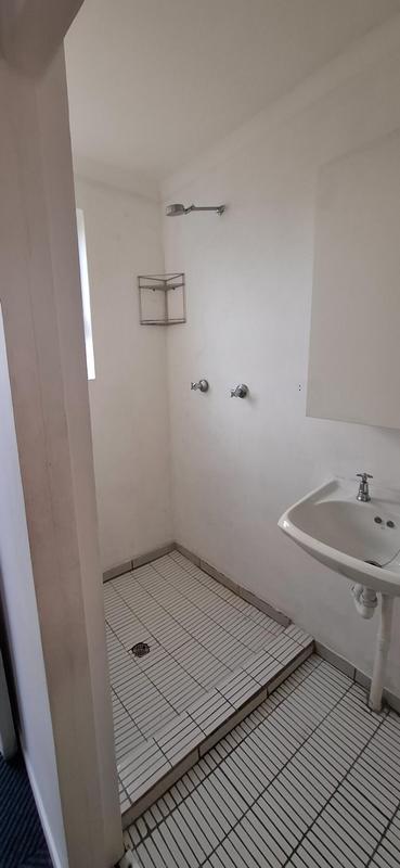 1 Bedroom Property for Sale in Goodwood Central Western Cape